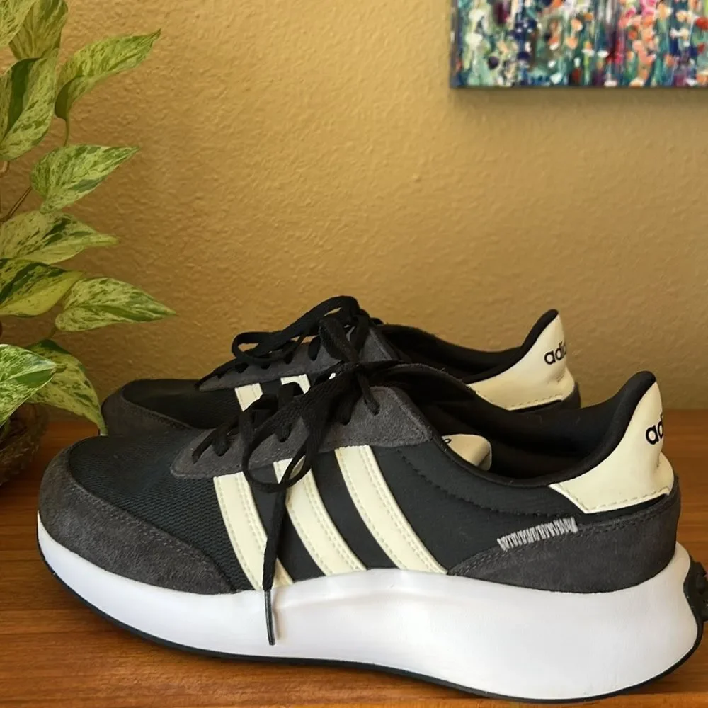 EUC Adidas Run 70s Women’s Sneakers‎ 9
